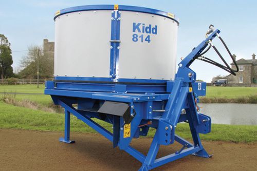 Angebauter Ballenabwickler - 806 - KIDD FARM MACHINERY LTD - Einstreu / rund
