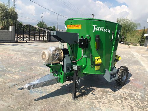 Vertikaler Futtermischwagen - 2.5 CBM - Sayginlar Agriculture Machinery Ltd. - gezogen / mit seitlicher Entladung / Einschnecke