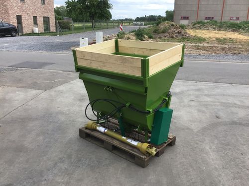 Angebauter Stalldungstreuer - Atelierhoussa - mit Senkrechtrotoren / Kompost / Weinbau