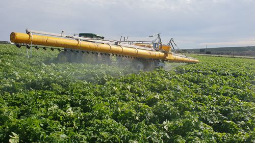 Hydraulische Zerstäuberrampe - 2000L Trailed Sleeve Boom Sprayer - Rovic Leers - gezogen