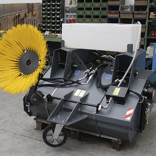 Angebaute Kehrmaschine - CSI 105 - CM SRL - für Straßen / Stall / für den öffentlichen Dienst