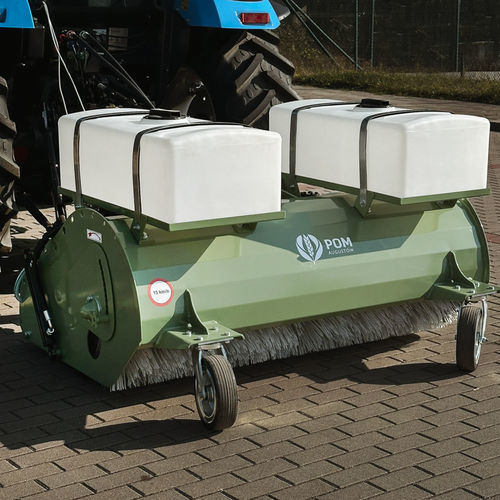 Angebaute Kehrmaschine - T 805 series - POM Augustów Sp. z o.o. - für Straßen / Stall / für Obstbaumkultur