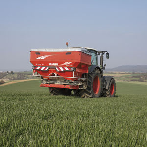 abonadora montada en tractor