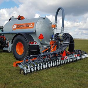 enterrador de estiércol montado en tractor