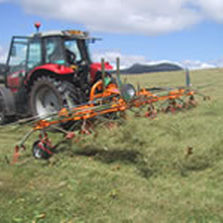 henificadora montada en tractor