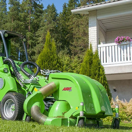 Cortacésped con operador a bordo - 1200 - Avant Tecno Oy - con motor hidráulico / recogedor / desbrozadora
