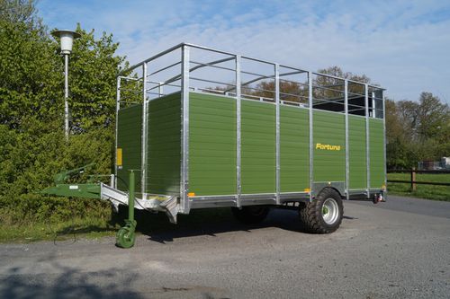Remolque para ganado para bovinos - V 240 / 4.4  - Fortuna Fahrzeugbau GmbH & Co. KG - de 1 eje / con puertas abatibles / monocasco
