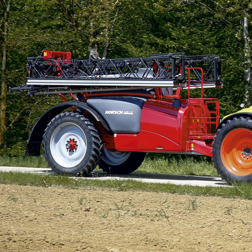 Pulverizador de arrastre - Leeb LT  - HORSCH Maschinen GmbH - para grandes cultivos / con brazo plegado / neumático