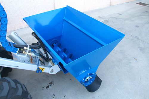 Sistema automático de distribución de alimentos para bovinos - 350, 520 - MULTIONE s.r.l. - montado en tractor / con embudo