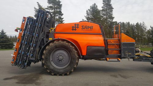 Pulverizador de arrastre - SAMI CHALLENGER 4500 - Reikälevy Oy - para grandes cultivos / hidráulico / con brazo plegado