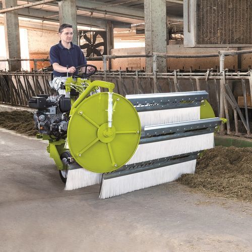 Barredora autopropulsada - RF 2.3 - Repossi macchine agricole s.r.l. - de calle / para establo / delantera