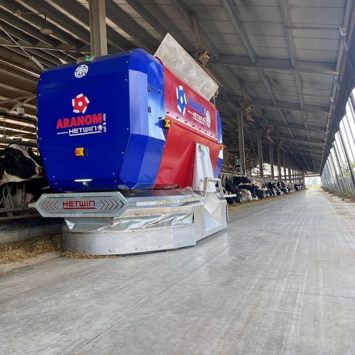 Robot de alimentación para bovinos - ARANOM - HETWIN Automation Systems GmbH - autopropulsado
