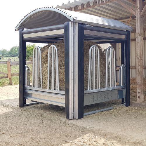 Comedero para caballos - Lubratec® - HUESKER Synthetic GmbH - de acero inoxidable / con techo / para heno