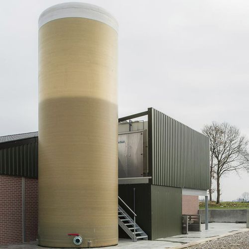 Silo para líquido - M.I.P. NV - Mertens Industrial Products - de poliéster / de fondo plano / resistente a los UV
