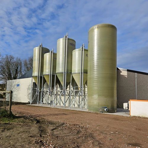 Silo para cereales - M.I.P. NV - Mertens Industrial Products - de plástico / de fondo plano