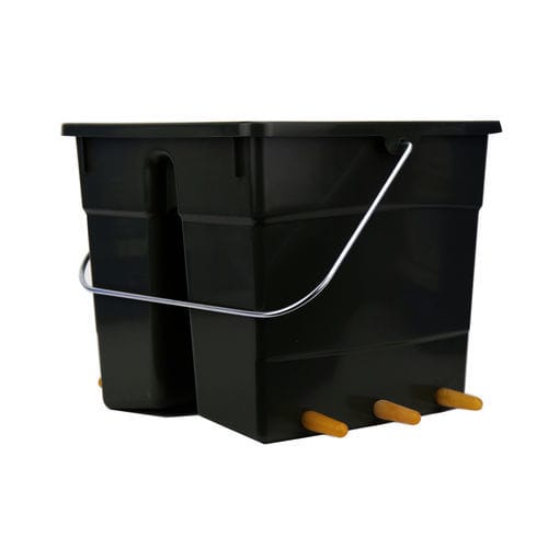 Cubo de lactancia para corderos - FW1213,FW1209A - Neogen Corporation - Animal Safety Division - de plástico / con boquillas / multiacceso