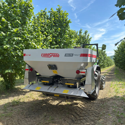 Abonadora para vergel - DELTA FRUIT - EuroSpand - montada en tractor / en gránulos / de gran anchura