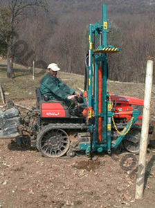 Clavadora de postes neumática - RAMBO L - Colombardo - hidráulica / montada en tractor