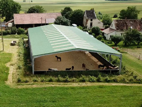 Edificio de almacenamiento para caballos - Batimentsmoinschers.com - modular / prefabricado / galvanizado