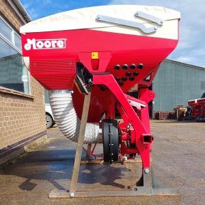 Sembradora de precisión neumática - Moore Unidrill - de disco / para soja / montada en tractor