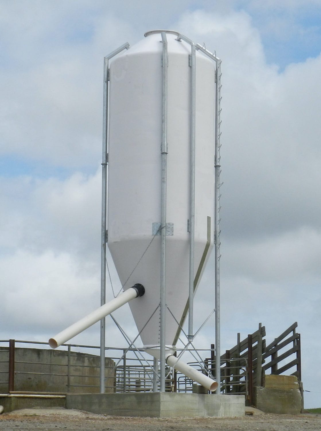 Fiberglass Feed Silo with Galvanized Steel Support Frame