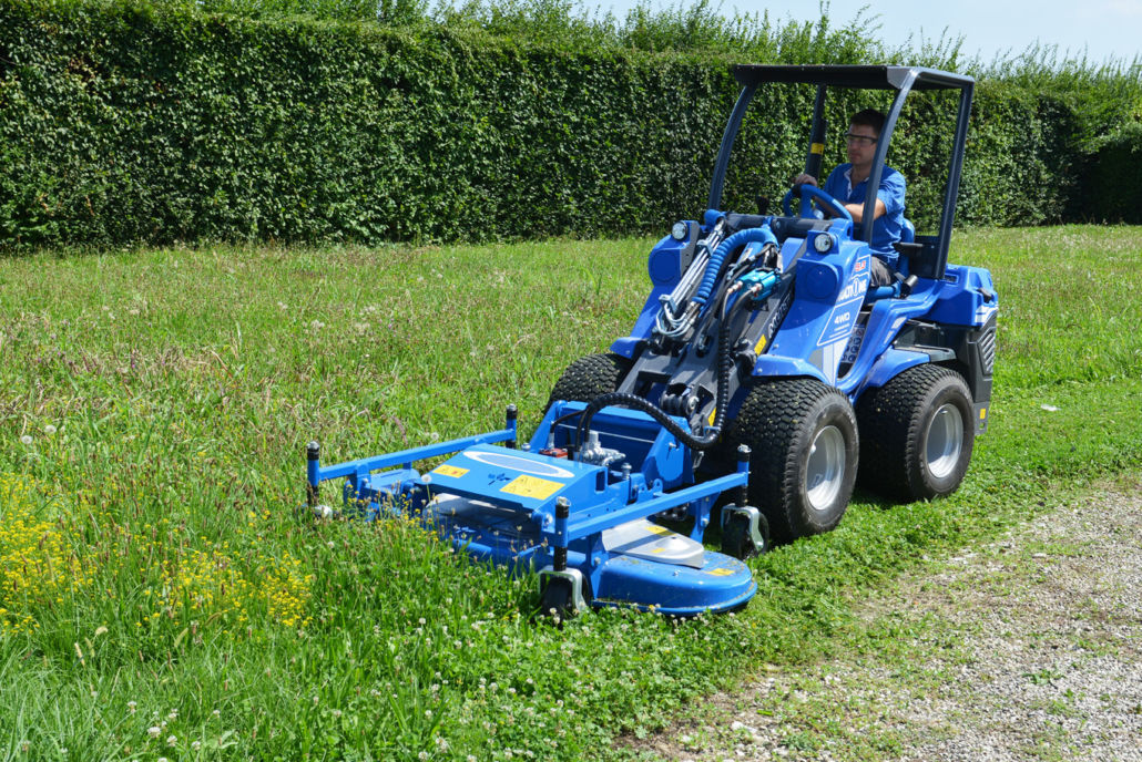 Tondeuse à gazon zeroturn MULTIONE s.r.l. à essence Tondeuse à gazon zeroturn MULTIONE s.r.l. à essence