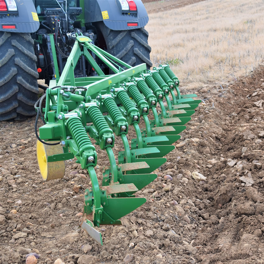 Charrue à versoir - ACH series - GIL - portée / à réglage hydraulique