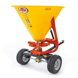 distributeur d'engrais monté sur tracteur