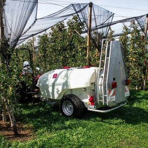 atomiseur agricole traîné