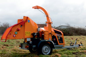 broyeur de branches tracté