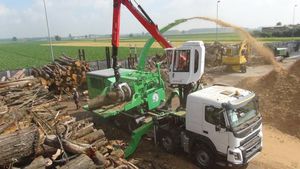 broyeur de branches monté sur camion