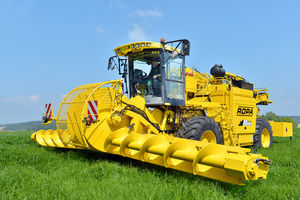 chargeur-nettoyeur d'ensilage