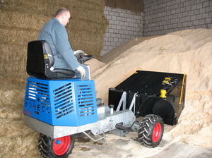 système automatique de distribution d'aliments pour bovins