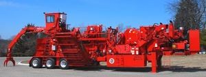 broyeur de branches monté sur camion