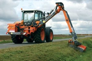 débroussailleuse hydraulique montée sur tracteur 1