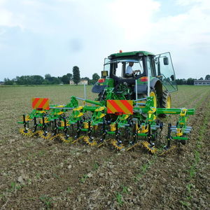 bineuse montée sur tracteur