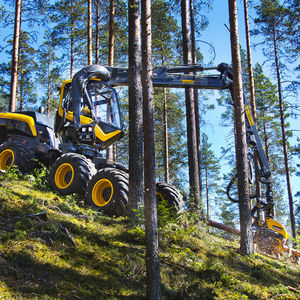 abatteuse forestière sur pneus