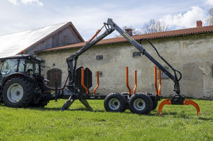 grue forestière montée sur remorque