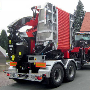 broyeur de branches monté sur camion