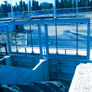 vanne murale sluice 1