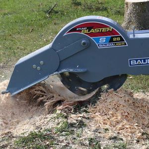 dessoucheuse montée sur tracteur 1