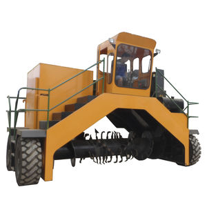 retourneur de compost automoteur 1
