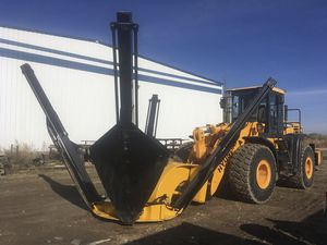 transplanteuse d'arbre montée sur chargeuse pelleteuse