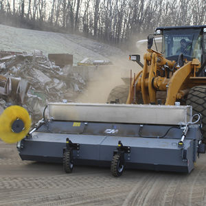 balayeuse montée sur tracteur 1