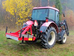 broyeur de végétaux monté sur camion