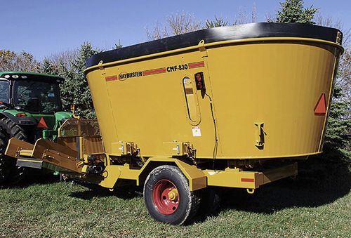 Mélangeuse à vis verticale - CMF-830 - Haybuster Agricultural Products - traînée / à déchargement frontal / à 2 vis