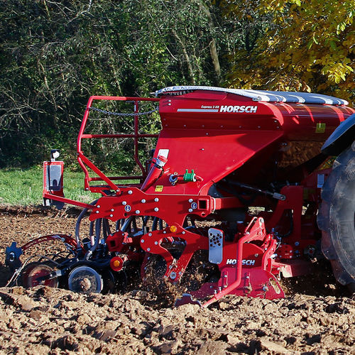Semoir en ligne pneumatique - Express KR series - HORSCH Maschinen GmbH - à dents / monté sur tracteur / avec attelage trois points