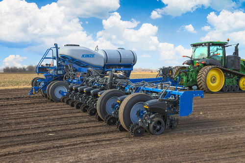 Semoir de précision pneumatique - 5900 - Kinze Manufacturing, Inc. - 12 rangs / 24 rangs / traîné