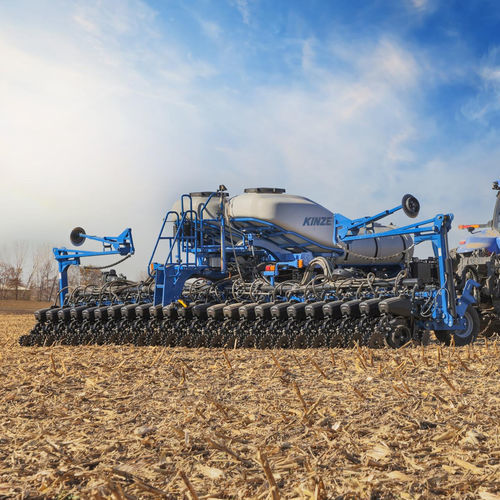 Semoir de précision pneumatique - 5700 - Kinze Manufacturing, Inc. - 24 rangs / traîné / pliable