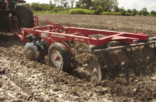 Déchaumeur à disques traîné - ROE 1500 - Maquinas Agricolas Ombu SA - avec attelage trois points / à réglage hydraulique